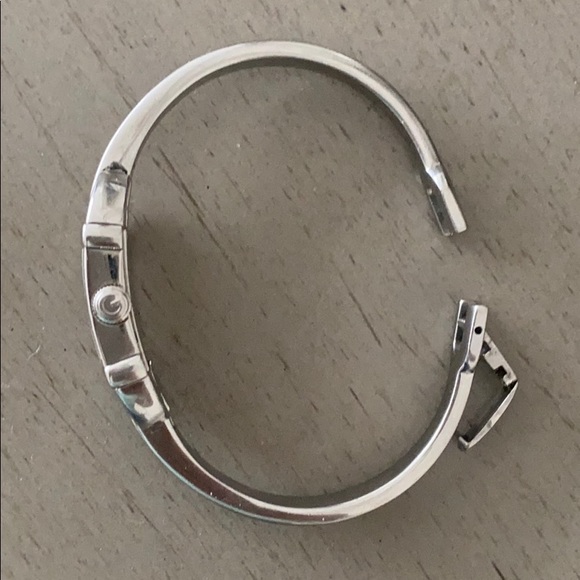 Ladie’s Rectangular Gucci Timepiece 6800L - Picture 5 of 7